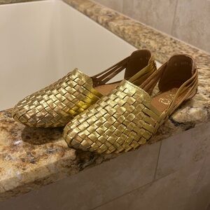 Brand New Gold Fiesta feet Huraches size 9